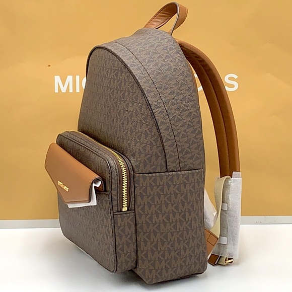 MICHAEL KORS BROWN SIGNATURE COLOR 
Maisie Medium Pebbled Leather 2in-1 BackpacK - Picture 12 of 16